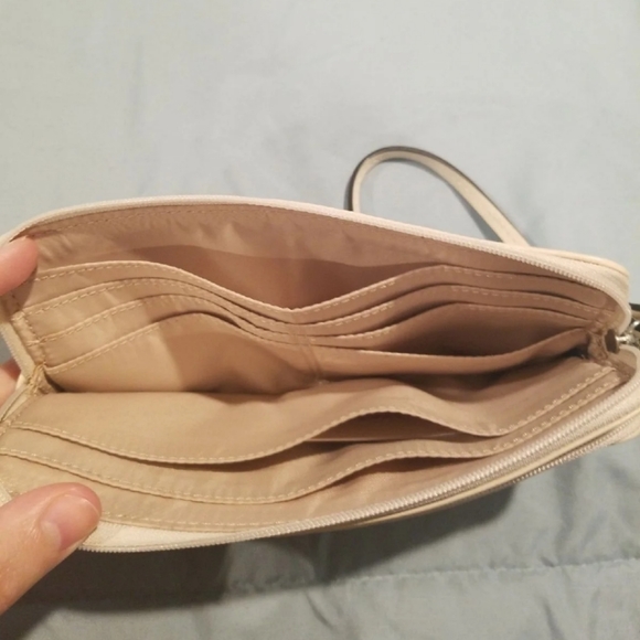 Ivory Leather Coach wristlet wallet - Picture 2 of 3